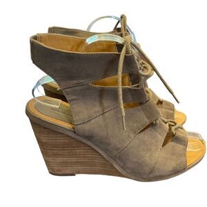 Melrose & Market Ladies CALISTA Taupe Beige Grey Wedge Lace Up Sandals Size 10